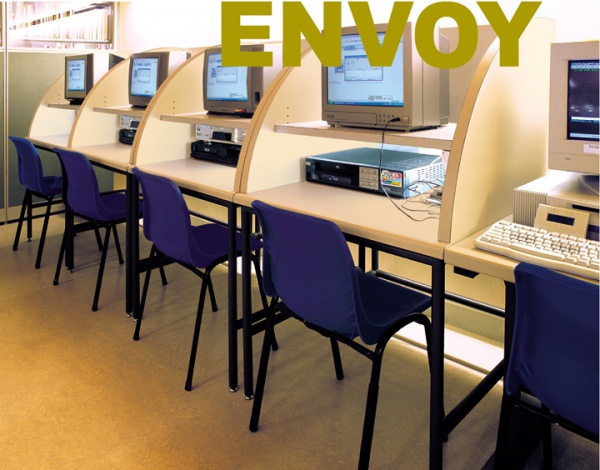 電(diàn)子(zǐ)查詢閱讀(dú)書(shū)桌